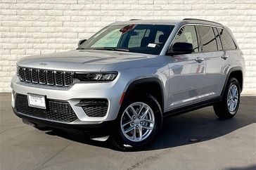 New 2025 Jeep Grand Cherokee Laredo X 4x4
