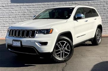 2022 Jeep Grand Cherokee WK Limited in a Bright White Clear Coat exterior color and Blackinterior. Crystal Chrysler Jeep Dodge Ram (760) 507-2975 pixelmotiondemo.com 