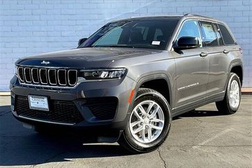 New 2025 Jeep Grand Cherokee Laredo X 4x2