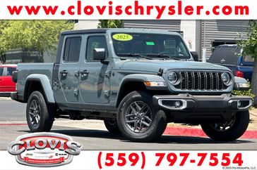 New 2025 Jeep Gladiator Sport S 4x4