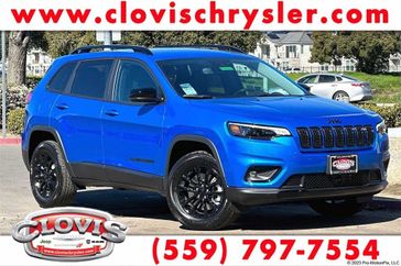 2023 Jeep Cherokee Altitude Lux 4x4 in a Hydro Blue Pearl Coat exterior color and Blackinterior. Clovis Chrysler Dodge Jeep RAM 559-314-1399 clovischryslerdodgejeepram.com 