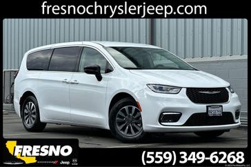 Used 2024 Chrysler Pacifica Hybrid Select