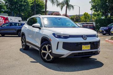 New 2025 Volkswagen Tiguan 2.0T SE