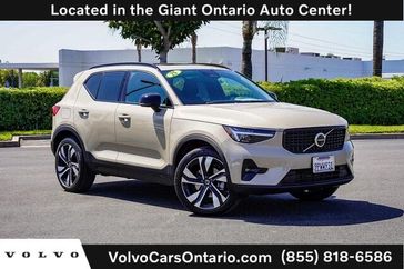 2025 Volvo XC40 B5 Plus Dark Theme