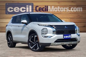 2023 Mitsubishi Outlander SE