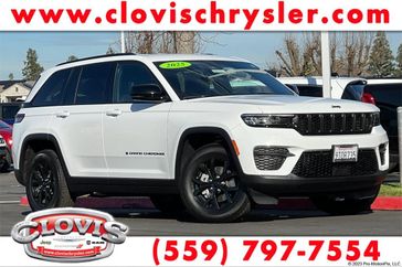 Used 2025 Jeep Grand Cherokee Altitude