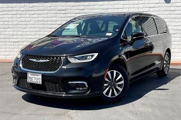 2022 Chrysler Pacifica Hybrid Touring L