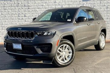 2025 Jeep Grand Cherokee Laredo X 4x4