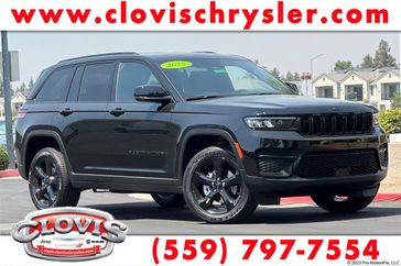 New 2025 Jeep Grand Cherokee Altitude 4x2