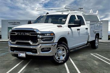 2025 RAM 2500 Tradesman Crew Cab 4x2 8' Box