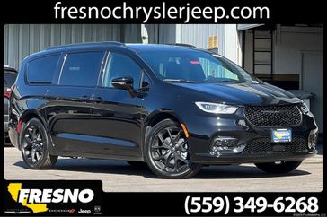 New 2026 Chrysler Pacifica Select