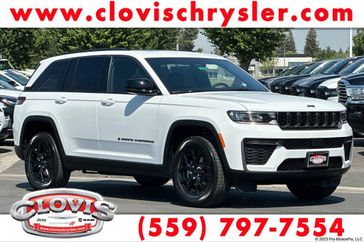 New 2026 Jeep Grand Cherokee Laredo Altitude 4x4