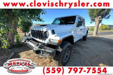 New 2026 Jeep Gladiator Sport S 4x4