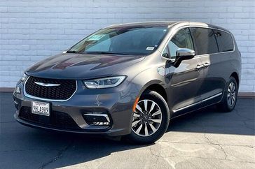 2023 Chrysler Pacifica Hybrid Limited