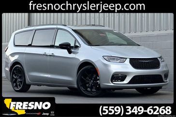 New 2026 Chrysler Pacifica Limited