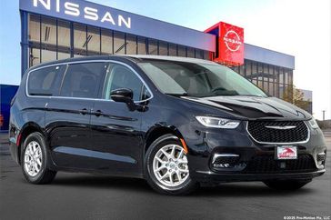 Used 2024 Chrysler Pacifica Touring L