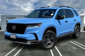 Used 2025 Honda Pilot TrailSport
