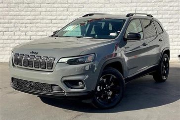 Used 2023 Jeep Cherokee Altitude