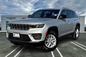 2025 Jeep Grand Cherokee Laredo X 4x4