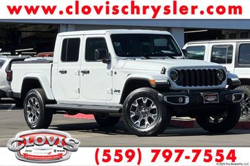 New 2026 Jeep Gladiator Sahara 4x4