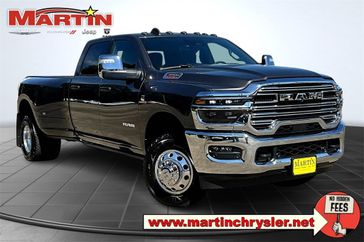 New 2025 RAM 3500 Laramie Crew Cab 4x4 8' Box