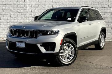 2025 Jeep Grand Cherokee Laredo X 4x4