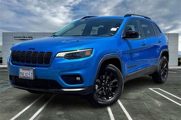Used 2023 Jeep Cherokee Altitude Hydro Blue Pearl Coat
