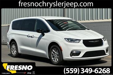 New 2026 Chrysler Pacifica Select