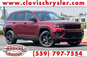 Used 2025 Jeep Grand Cherokee Altitude