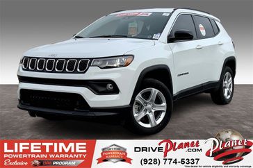 2024 Jeep Compass Latitude 4x4 in a Bright White Clear Coat exterior color and Blackinterior. Planet Chrysler Dodge Jeep Ram FIAT of Flagstaff (928) 569-5797 planetchryslerdodgejeepram.com 