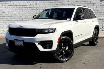 Used 2023 Jeep Grand Cherokee Altitude