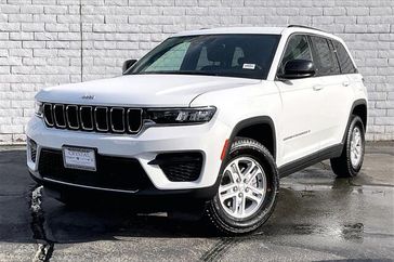 New 2025 Jeep Grand Cherokee Laredo 4x2