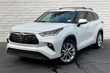 Used 2023 Toyota Highlander Limited