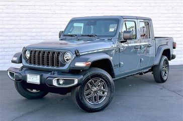 New 2026 Jeep Gladiator Sport S 4x4