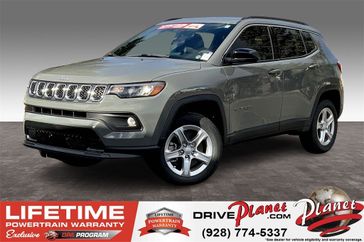 2024 Jeep Compass Latitude 4x4 in a Sting-Gray Clear Coat exterior color and Blackinterior. Planet Chrysler Dodge Jeep Ram FIAT of Flagstaff (928) 569-5797 planetchryslerdodgejeepram.com 