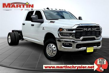 2025 RAM 3500 Tradesman Crew Cab Chassis 4x4 60' Ca