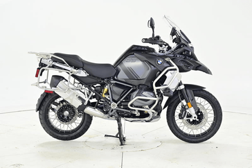 2023 BMW R 1250 GS in a Triple Black exterior color. San Jose BMW Motorcycles 555-555-5555 sjbmw.com 