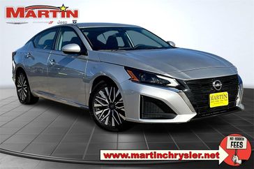 Used 2023 Nissan Altima 2.5 SV