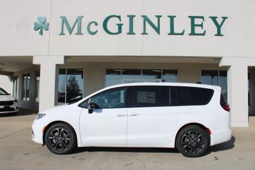 New 2026 Chrysler Pacifica Select