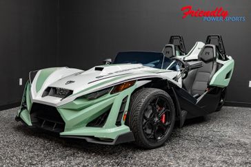 New 2026 SLINGSHOT R MANUAL  WHITE 