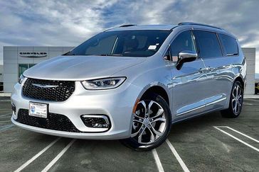 New 2026 Chrysler Pacifica Pinnacle