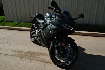 2025 Kawasaki NINJA 650 ABS METALLIC MATTE OLD SCHOOL GREEN AND METALLIC SPARK BLACK 