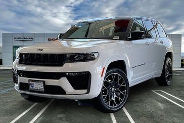 New 2026 Jeep Grand Cherokee Summit 4x4