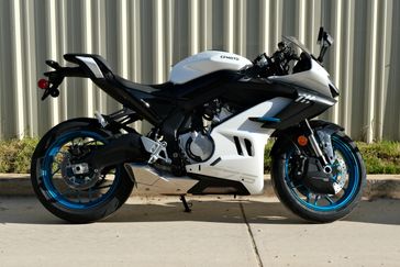 2025 CFMOTO 675 SS NEBULA WHITE 