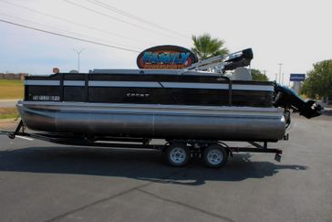USED 2022 CREST CLASSIC FISH 220 C4 