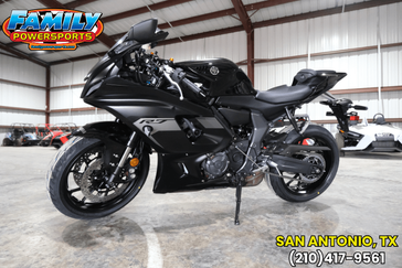 2025 YAMAHA YZFR7 MATTE RAVEN BLACK