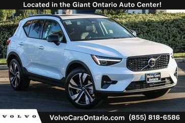 2025 Volvo XC40 