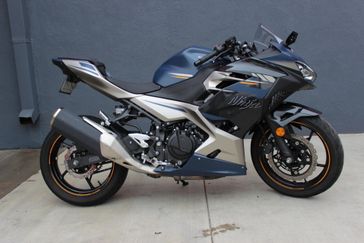 2023 Kawasaki Ninja 400 Base 