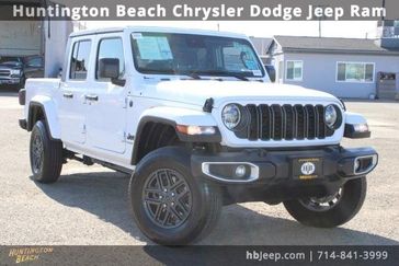2024 Jeep Gladiator Sport