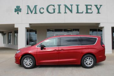 New 2026 Chrysler Pacifica Select